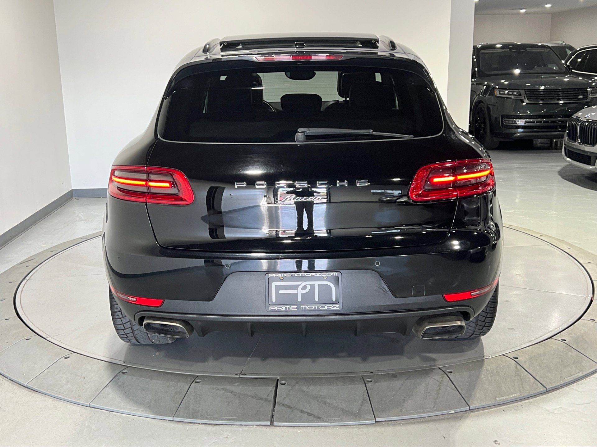 Used 2018 Porsche Macan w/ Driver Memory Package image 13