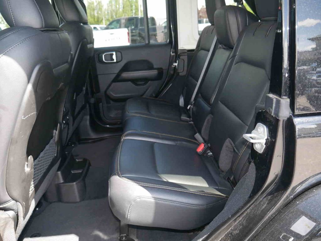 Used 2024 Jeep Wrangler Sahara w/ Technology Group AWD/4WD image 17