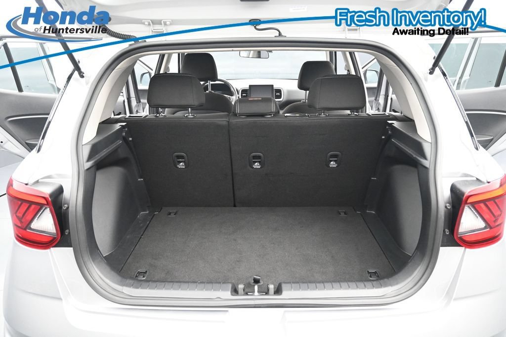 Used 2025 Hyundai Venue SEL FWD image 12