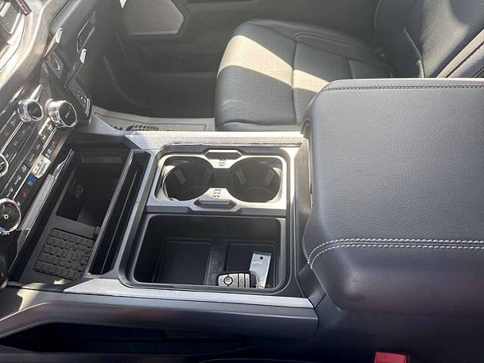 New 2025 Ford F250 Lariat w/ Lariat Ultimate Package image 28