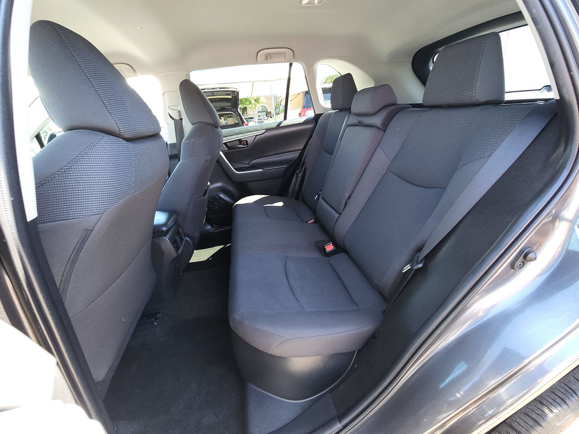 Used 2021 Toyota RAV4 LE AWD/4WD image 23
