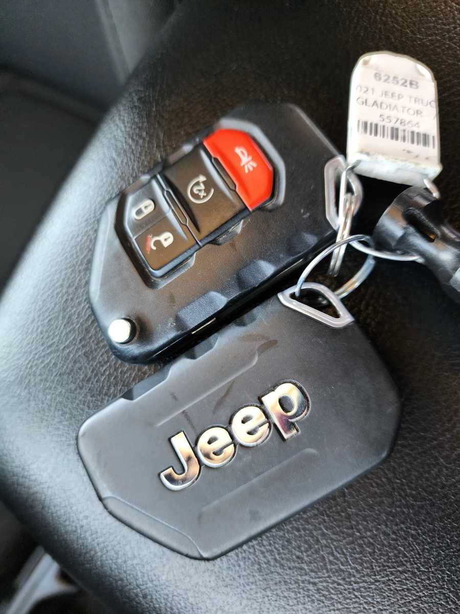 Used 2021 Jeep Gladiator Sport AWD/4WD image 27