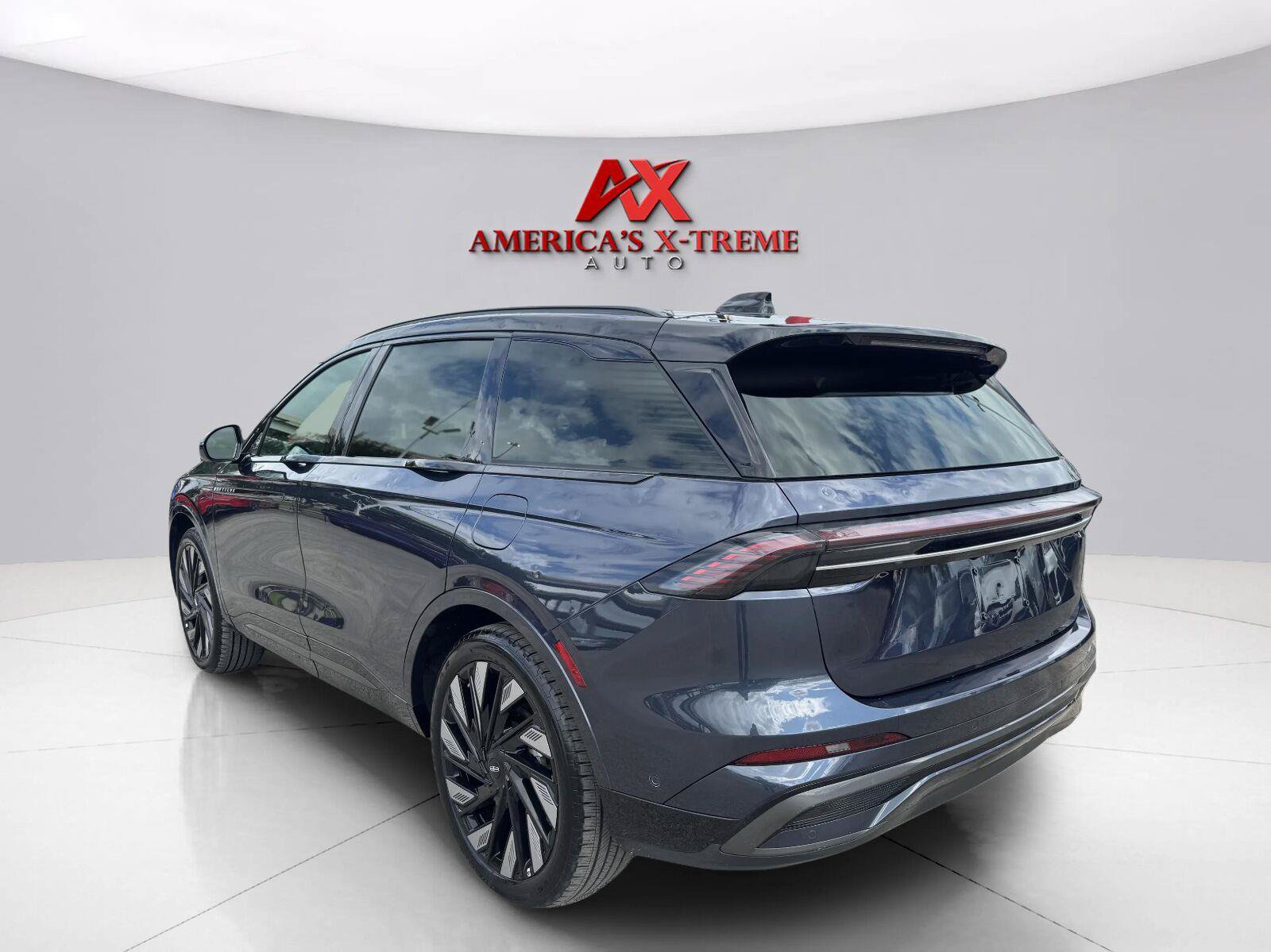 Used 2024 Lincoln Nautilus Reserve w/ Equipment Group 202A AWD/4WD image 4