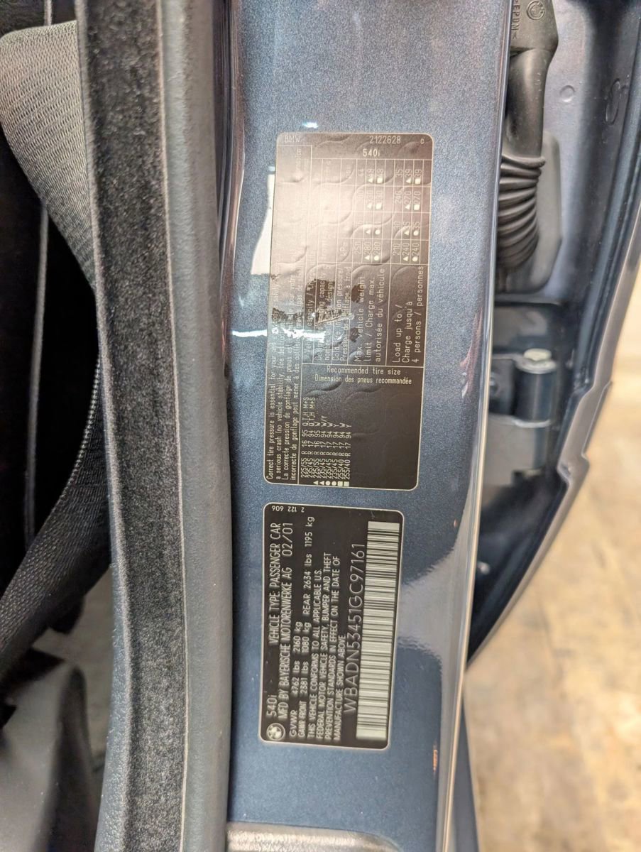 Used 2001 BMW 540i Sedan image 17