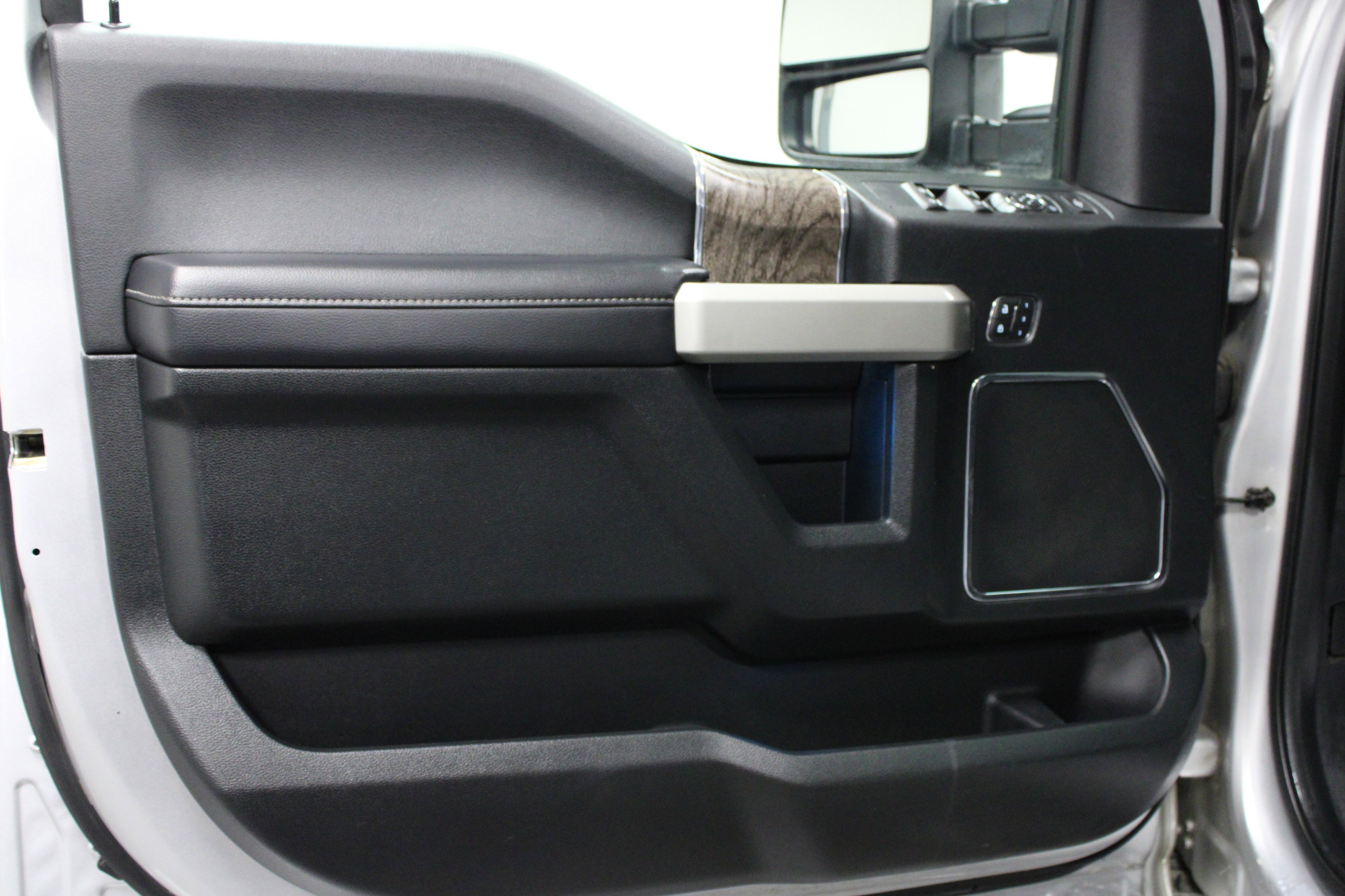 Used 2019 Ford F250 Lariat w/ Lariat Ultimate Package image 7