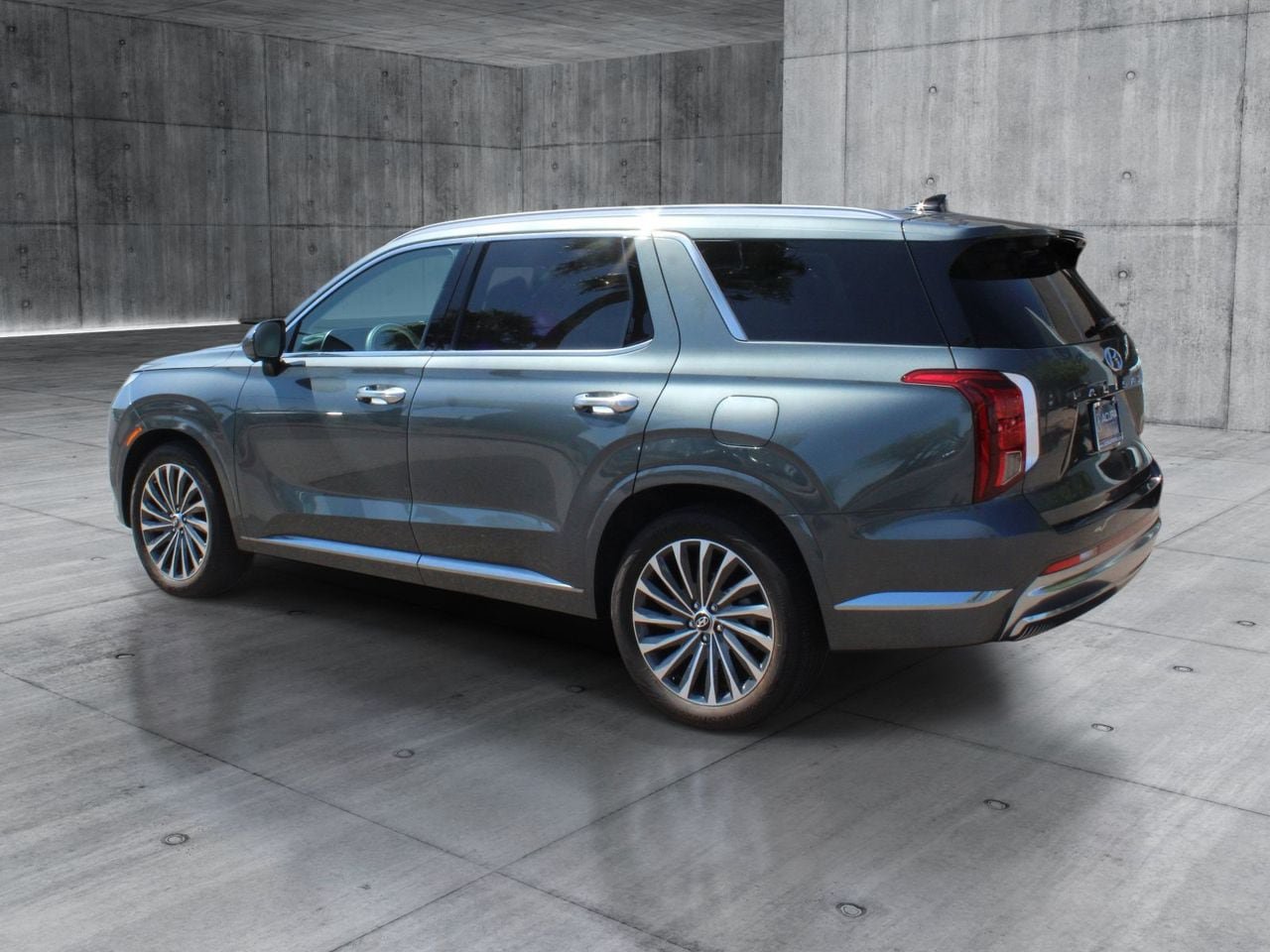 Used 2024 Hyundai Palisade Calligraphy AWD/4WD image 3