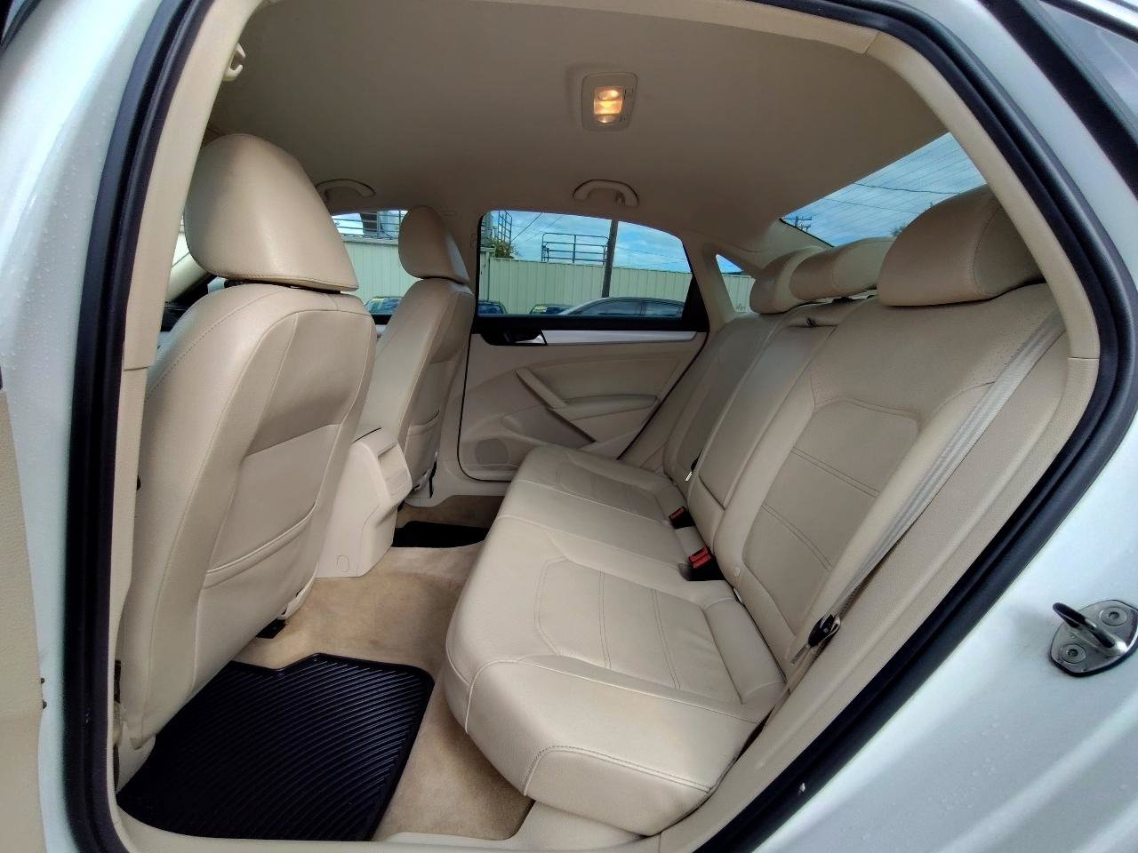 Used 2012 Volkswagen Passat 2.5 SE FWD image 27