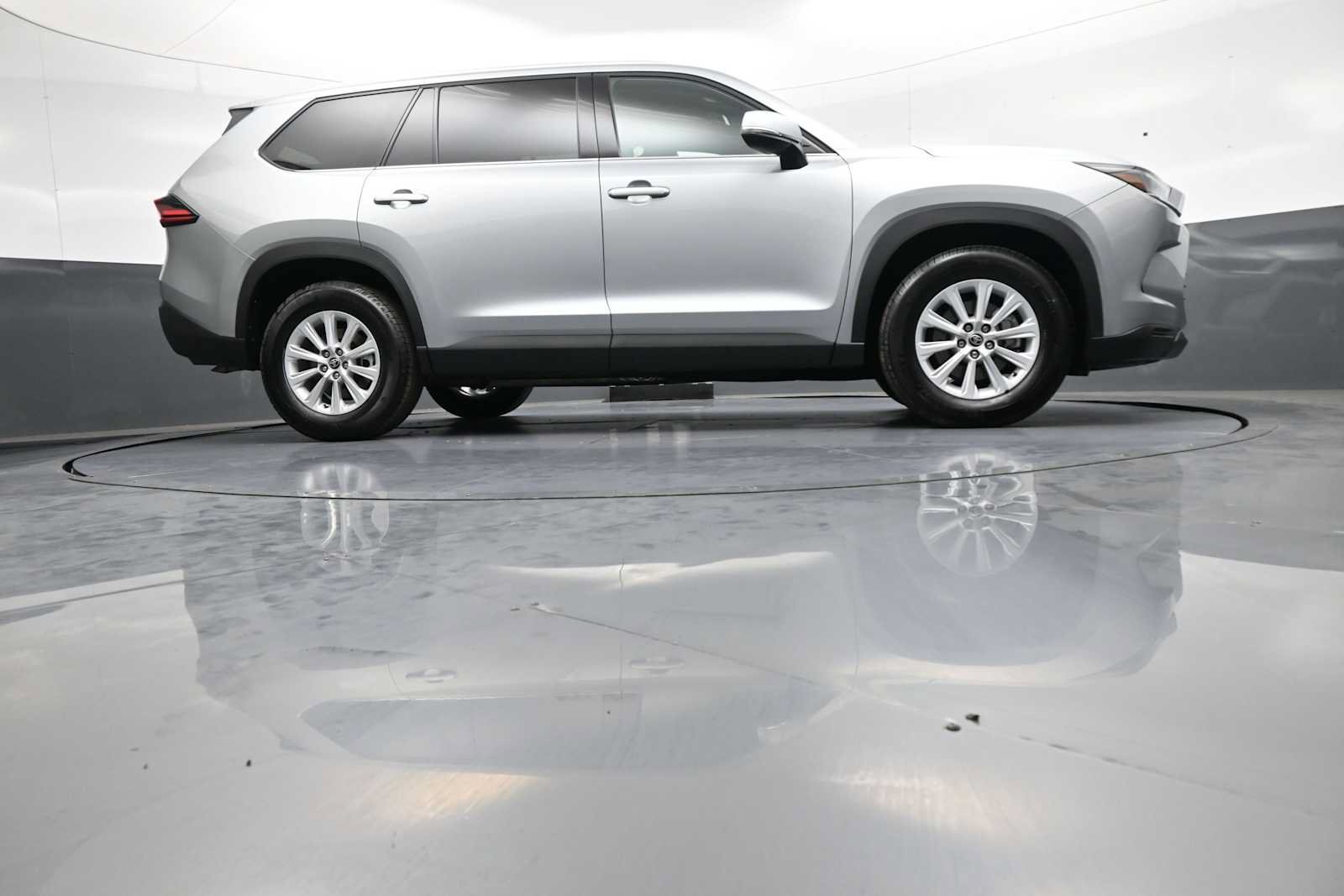 Certified 2025 Toyota Grand Highlander AWD image 31