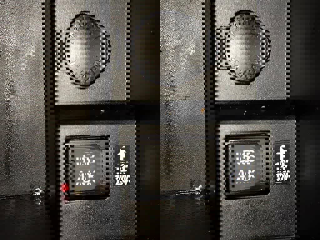 Used 2013 Toyota Camry XLE w/ Leather Pkg image 22