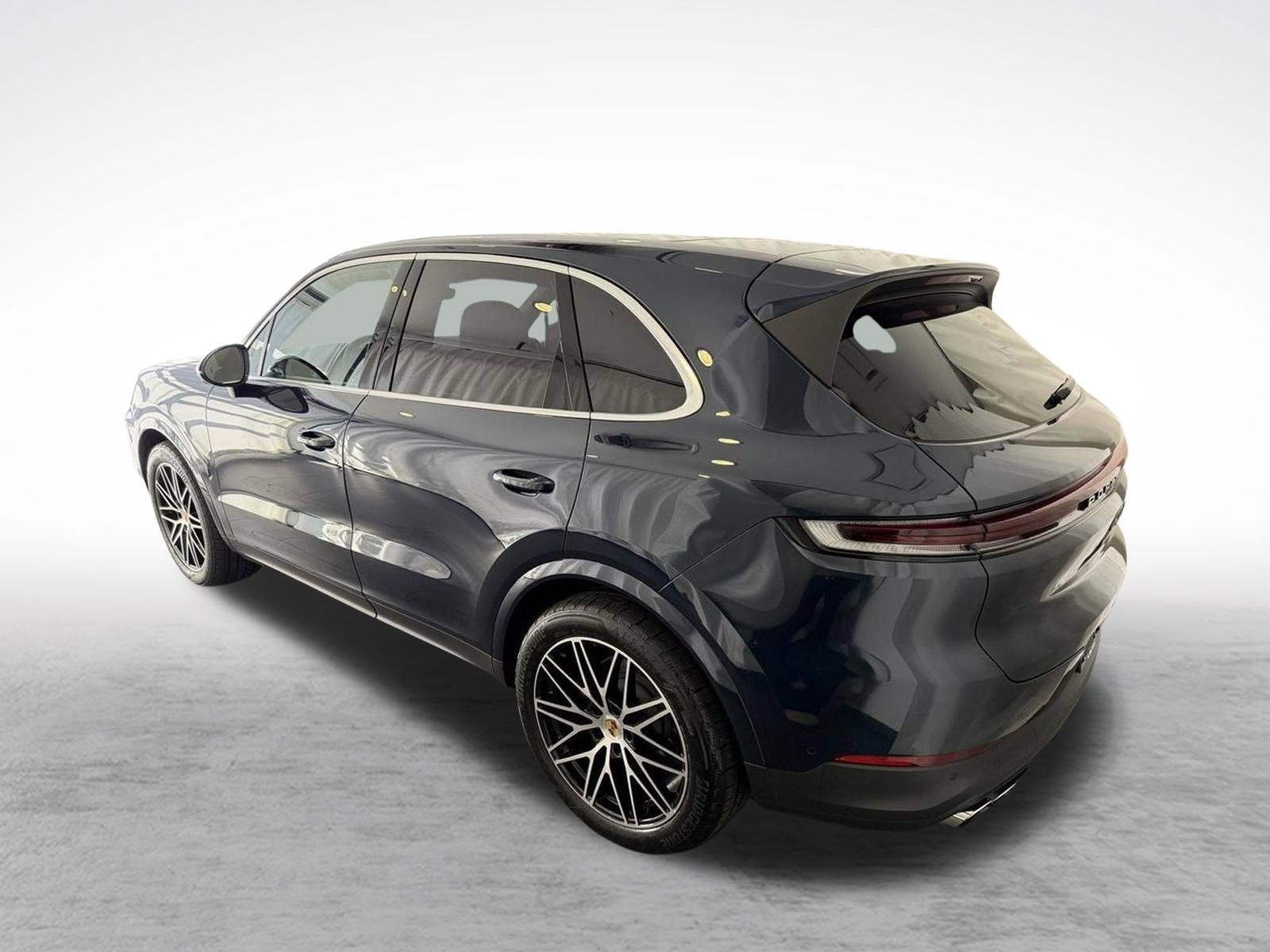 Used 2025 Porsche Cayenne S AWD/4WD image 3