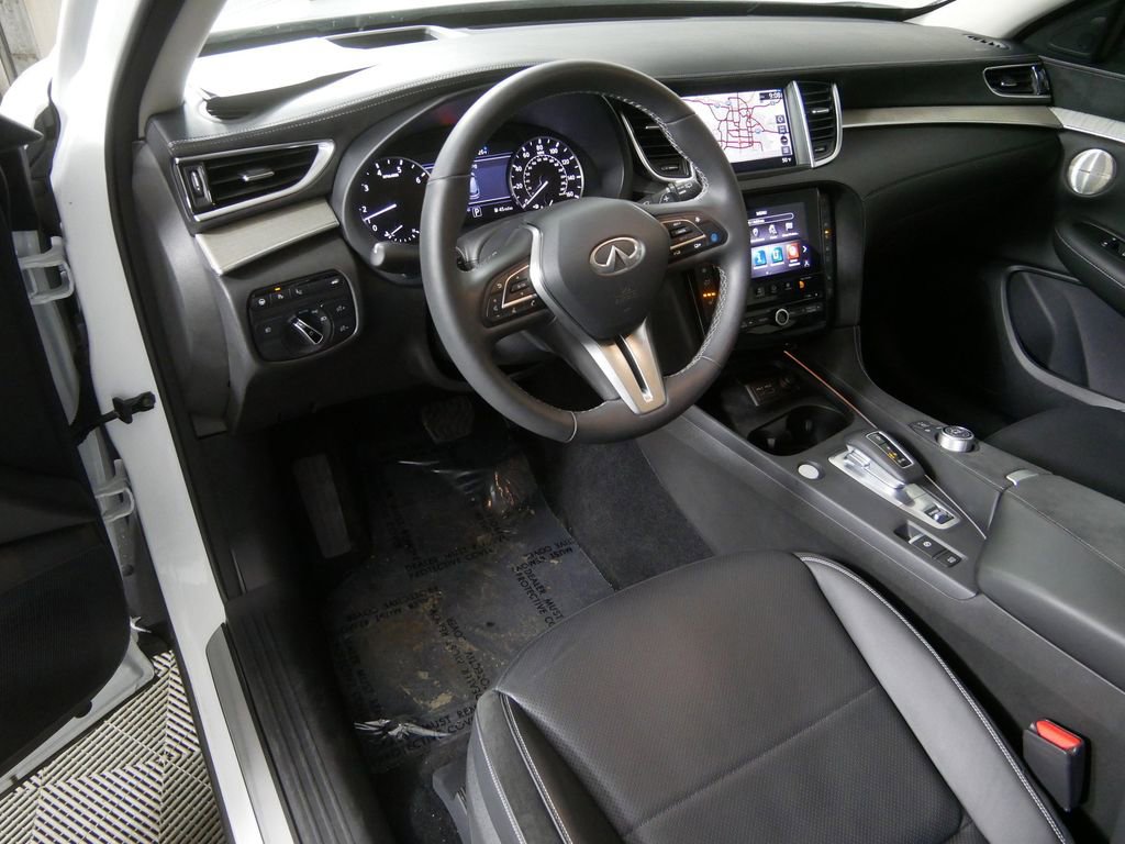 Used 2024 INFINITI QX50 Sensory image 12
