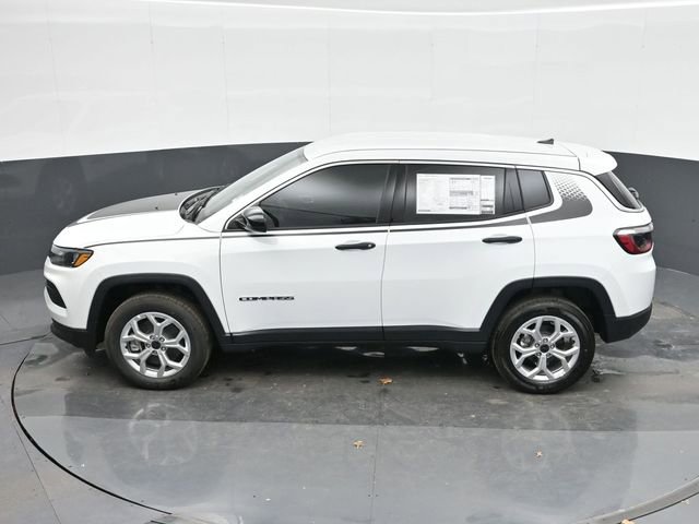 Used 2025 Jeep Compass Sport w/ Mopar Graphics Package image 36