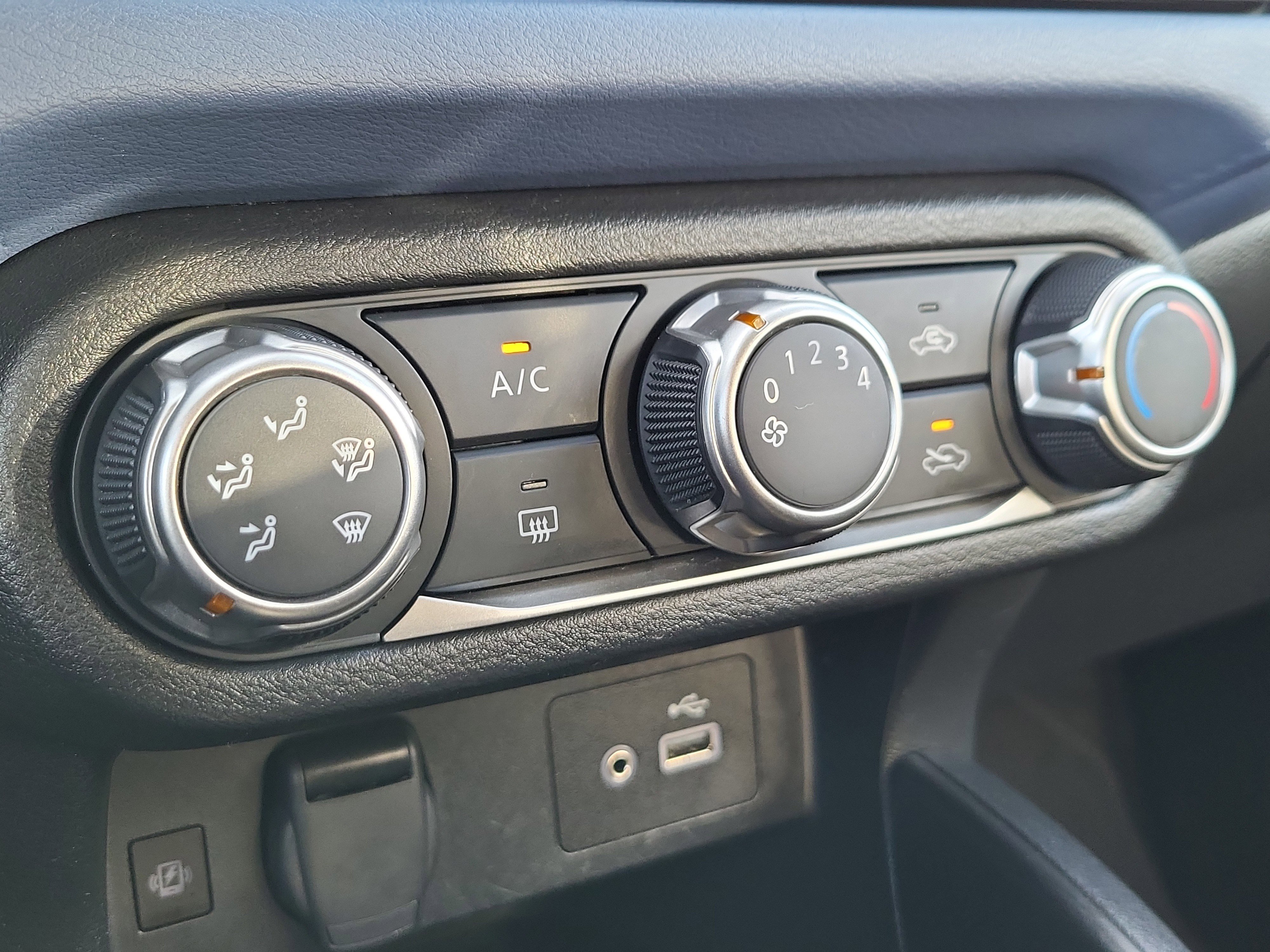 Used 2023 Nissan Versa SV image 23