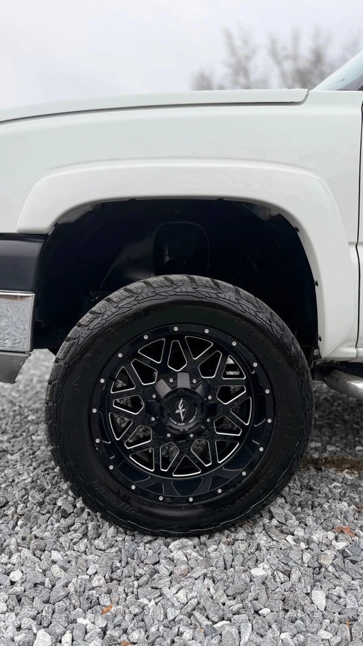 Used 2005 Chevrolet Silverado 2500 LT w/ Heavy-Duty Power Package image 13