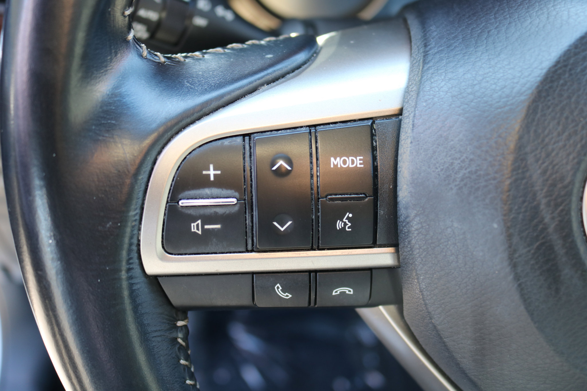 Used 2016 Lexus ES 350 w/ Luxury Package w/Wood Trim image 19