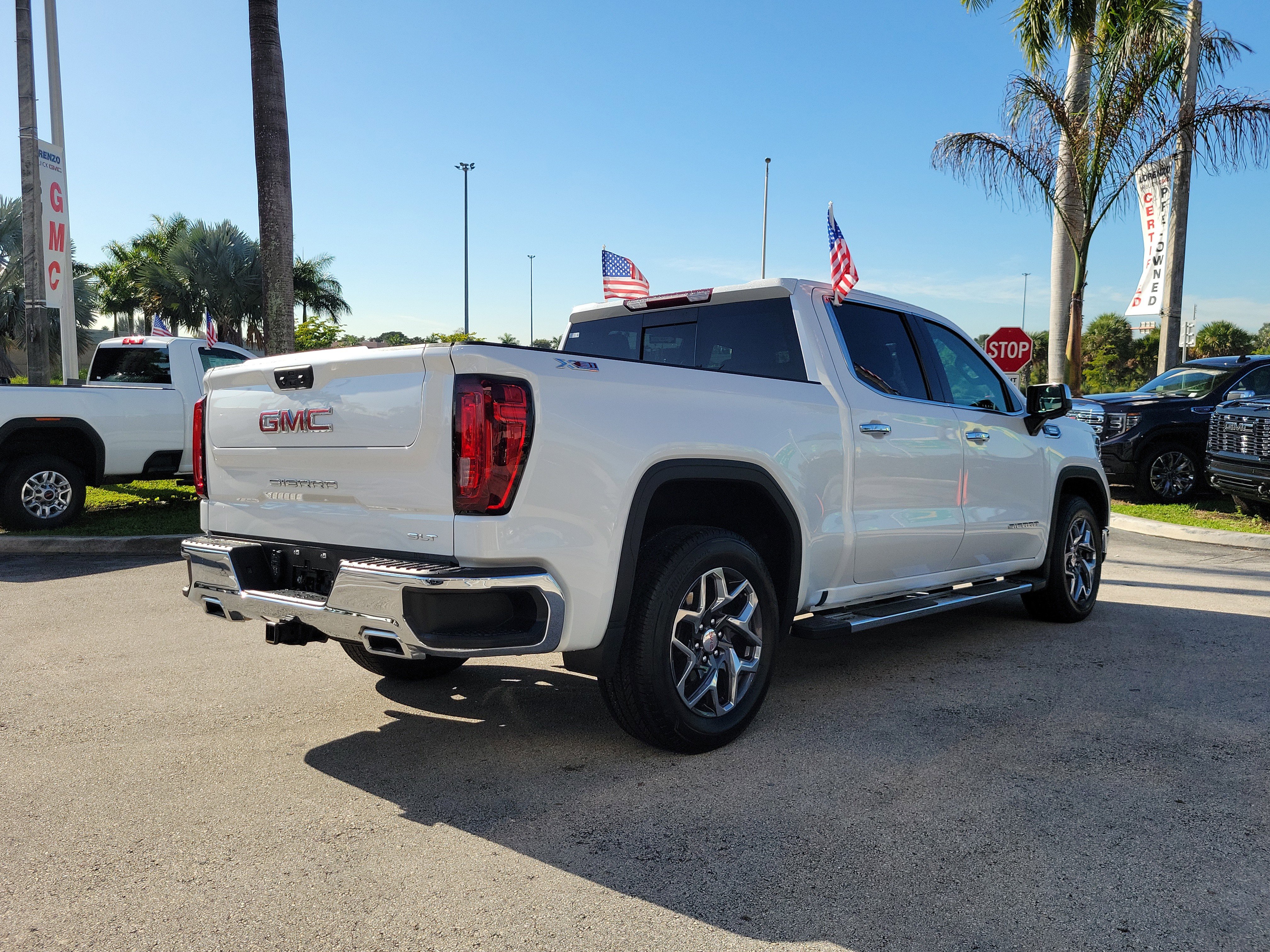 Used 2023 GMC Sierra 1500 SLT w/ SLT Premium Package image 5