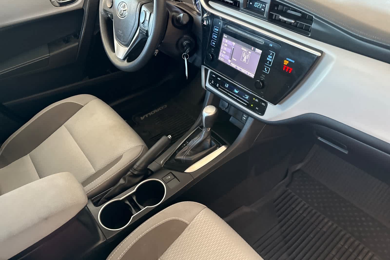 Used 2018 Toyota Corolla LE FWD image 15
