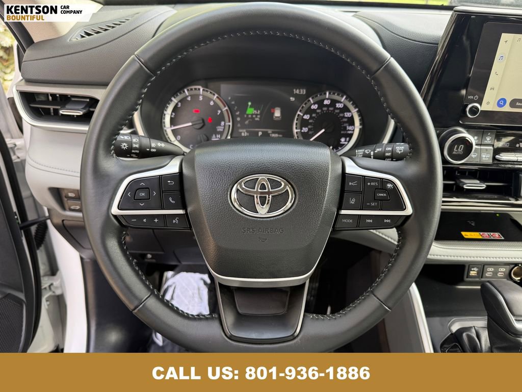 Used 2025 Toyota Highlander XLE image 17