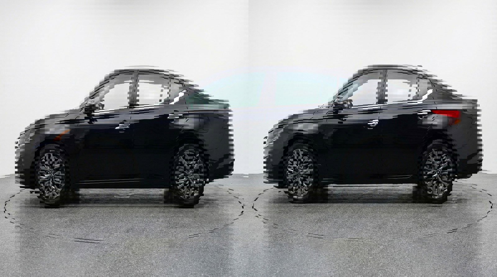 Used 2025 Nissan Altima 2.5 SV image 4