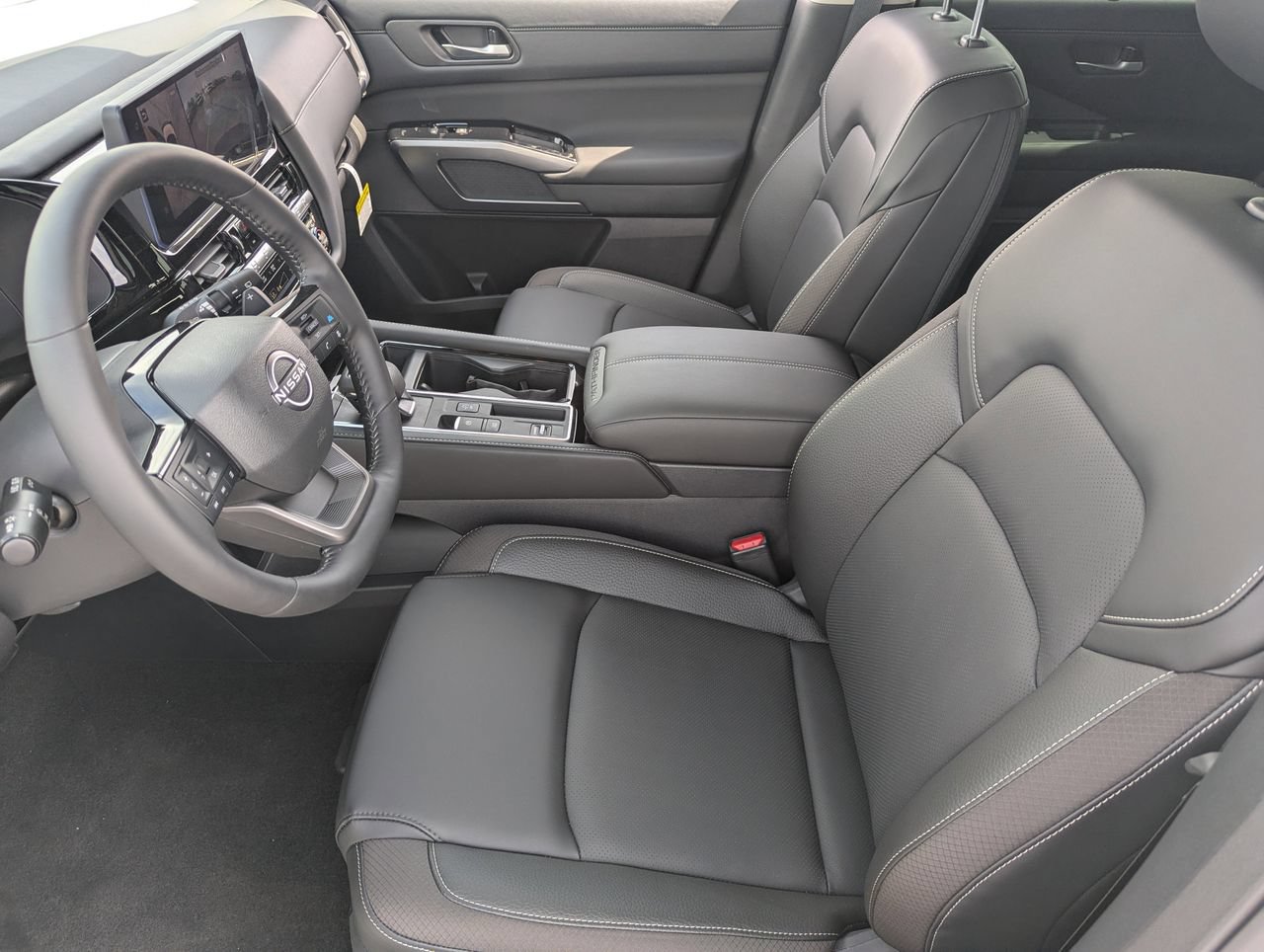 New 2026 Nissan Pathfinder SL w/ SL Premium Package (P04) FWD image 14