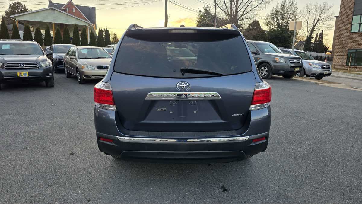 Used 2012 Toyota Highlander SE w/ Tow Pkg image 6