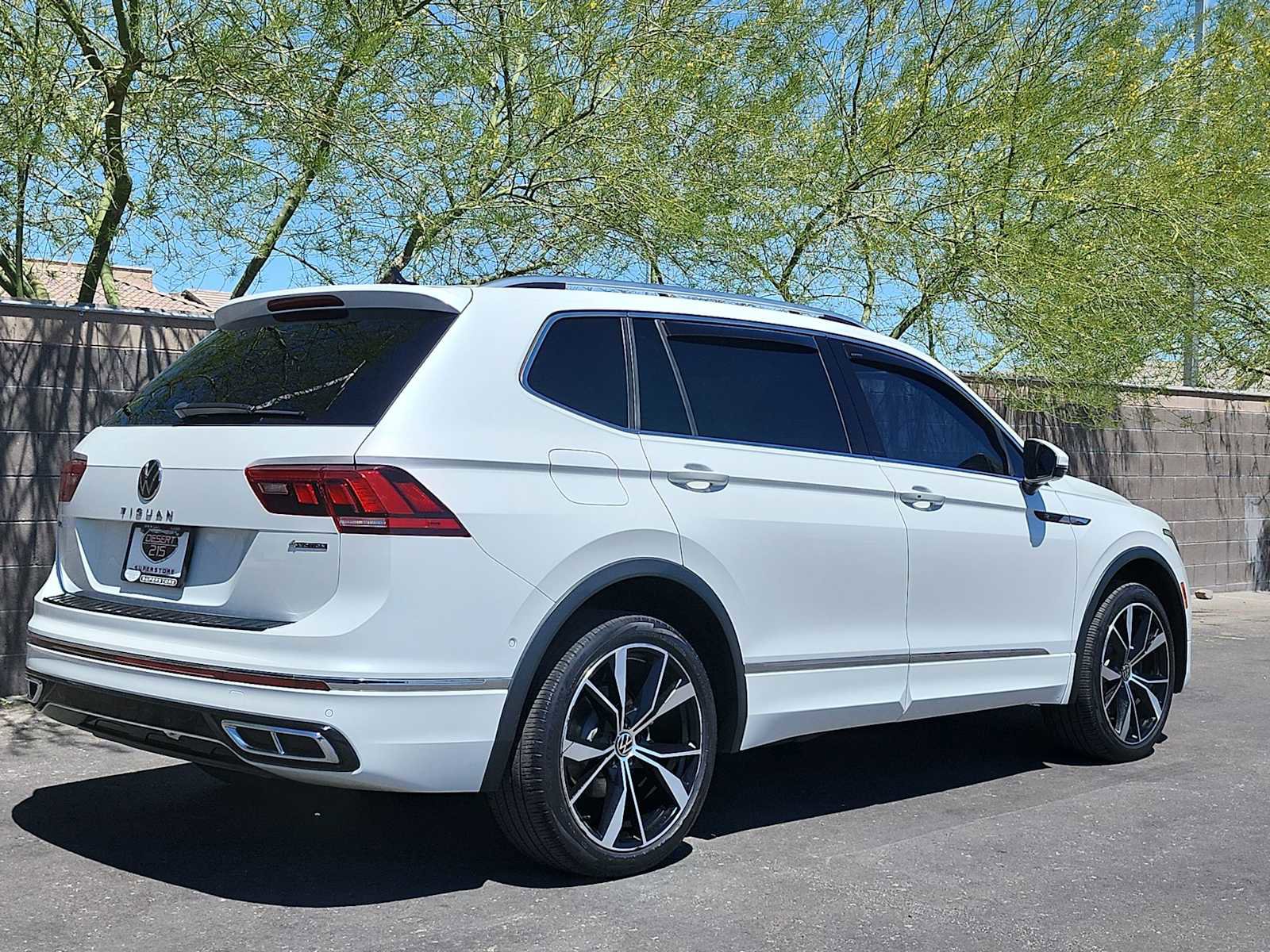 Used 2022 Volkswagen Tiguan SEL R-Line AWD/4WD image 8