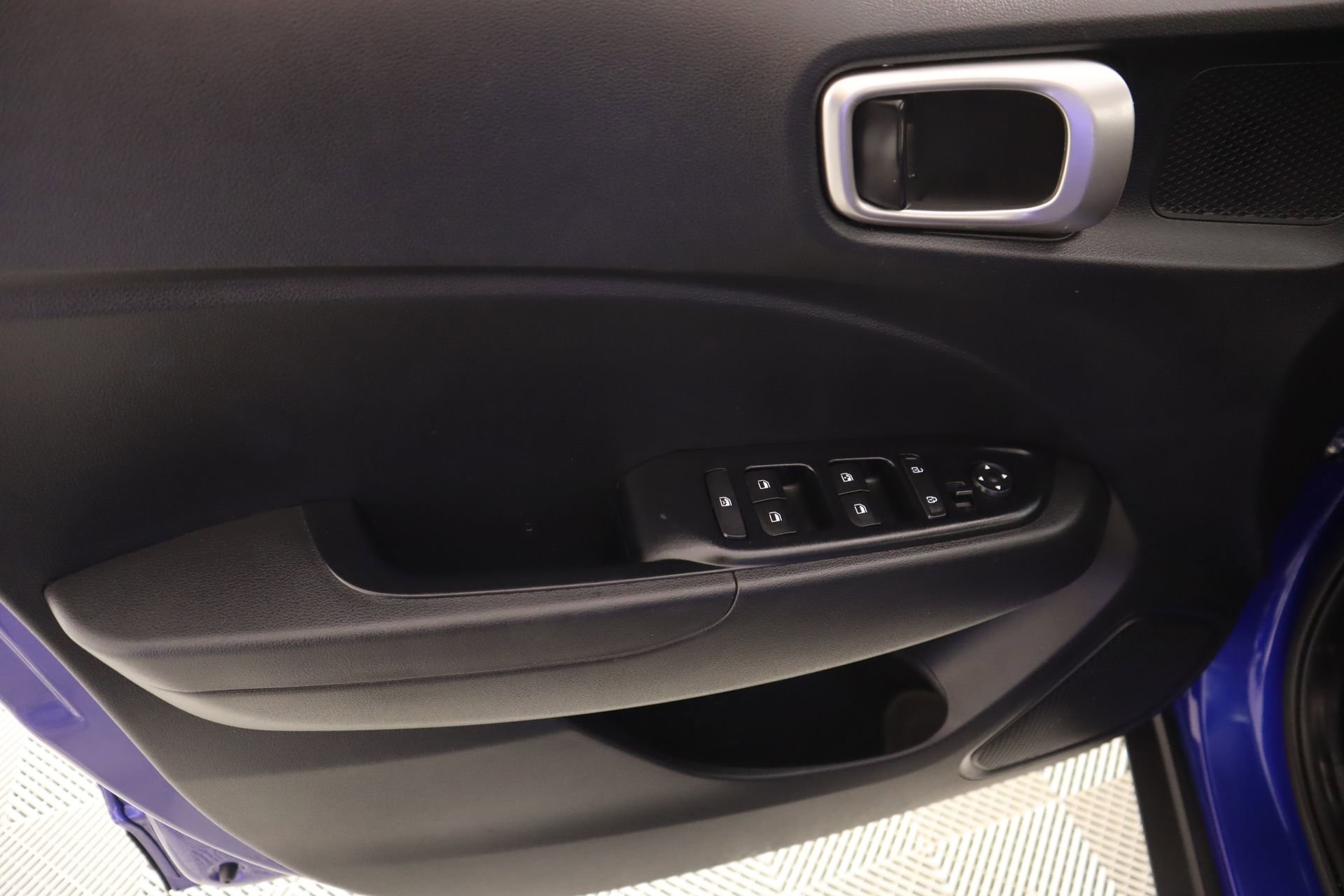 Used 2025 Hyundai Venue SEL image 14