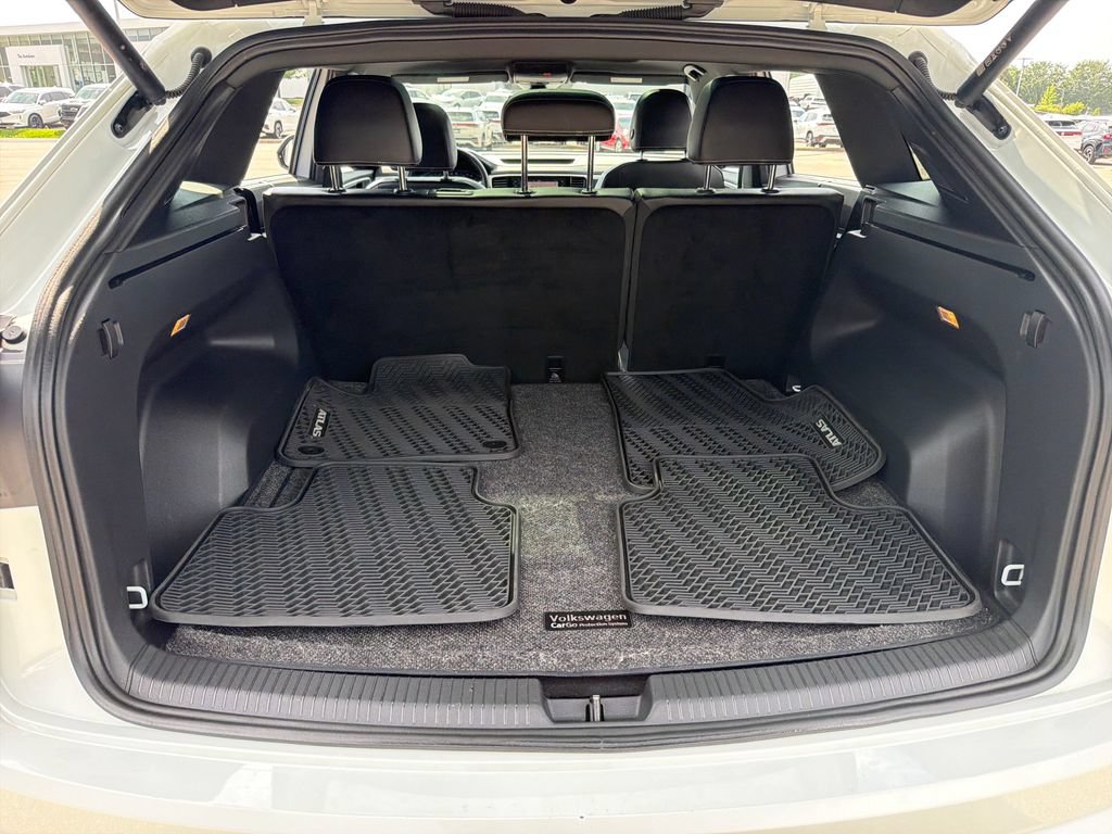 Certified 2023 Volkswagen Atlas Cross Sport SEL Premium R-Line AWD/4WD image 31