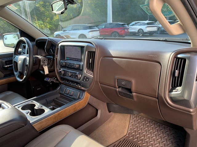 Used 2015 Chevrolet Silverado 1500 LTZ w/ LTZ Plus Package AWD/4WD image 15