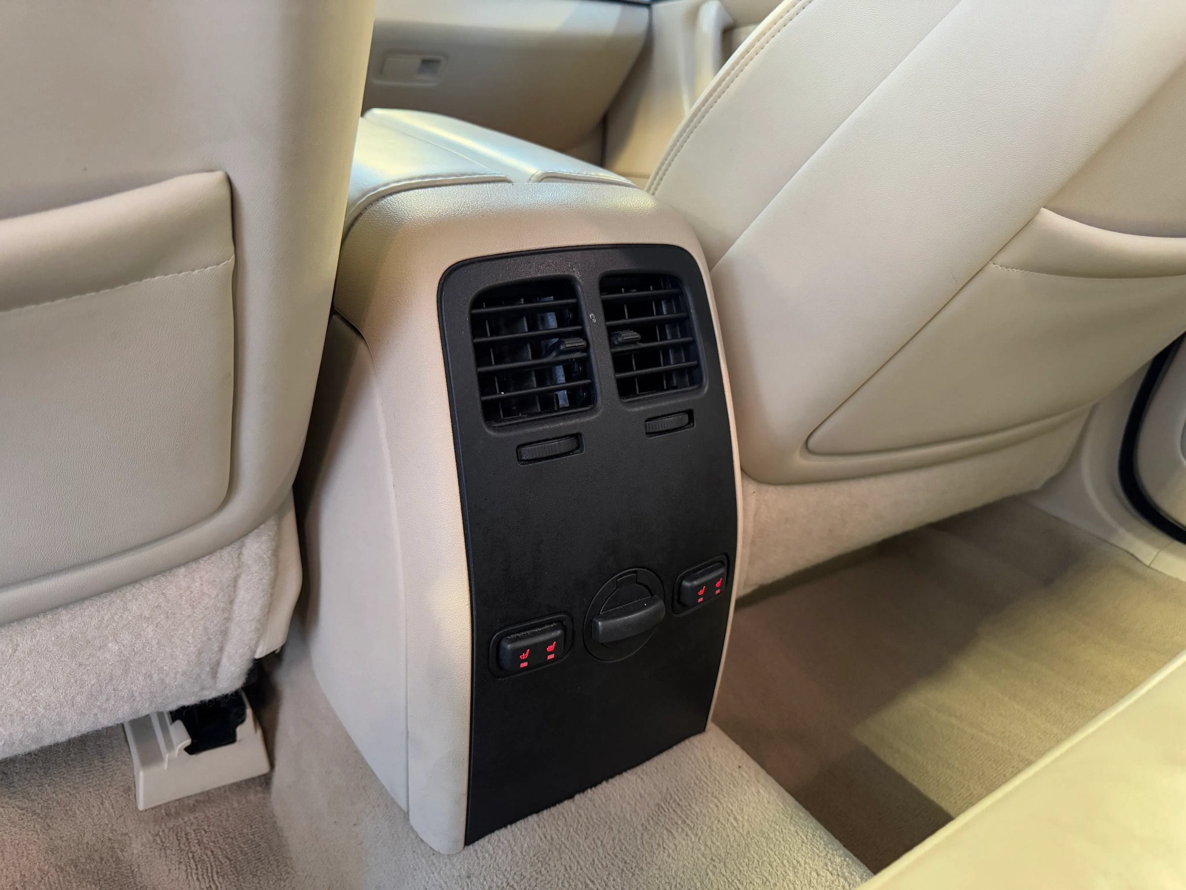 Used 2009 Lincoln MKS AWD image 24