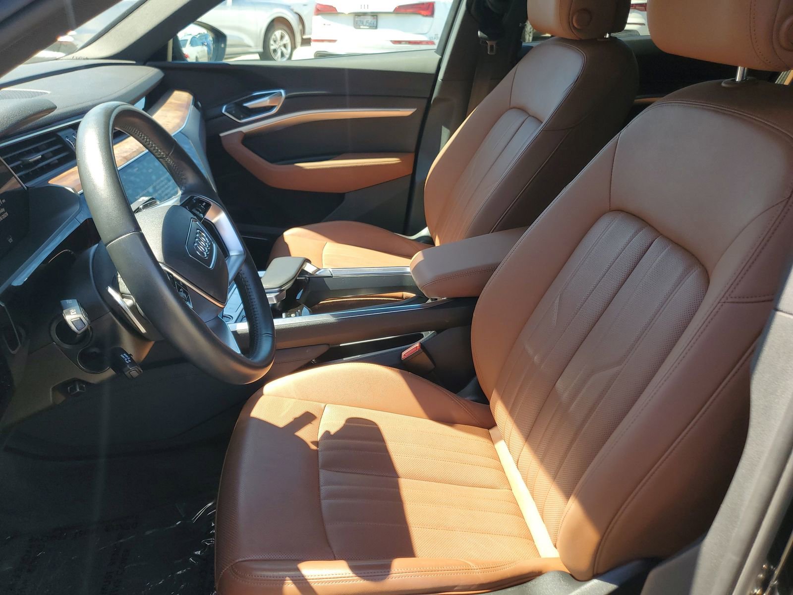 Used 2021 Audi e-tron Premium Plus w/ Premium Plus Package image 19