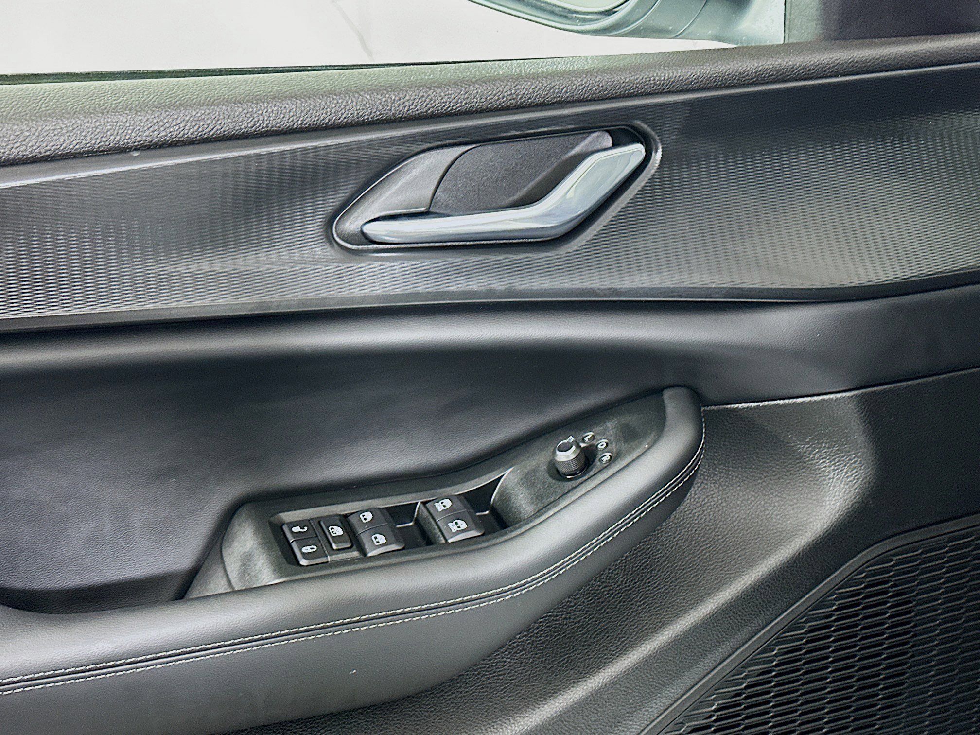 Used 2025 Jeep Grand Cherokee L Laredo image 15