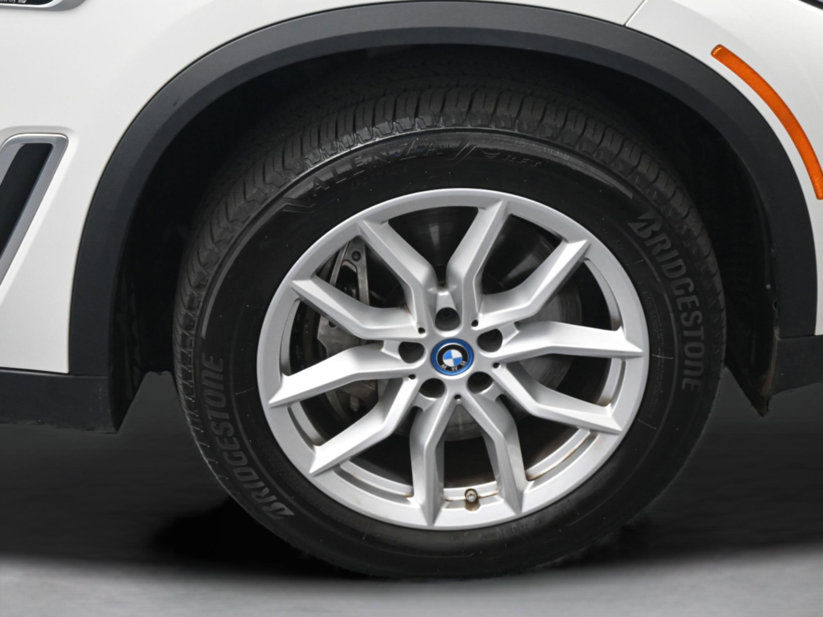 Used 2022 BMW X5 xDrive45e w/ Parking Assistance Package image 24