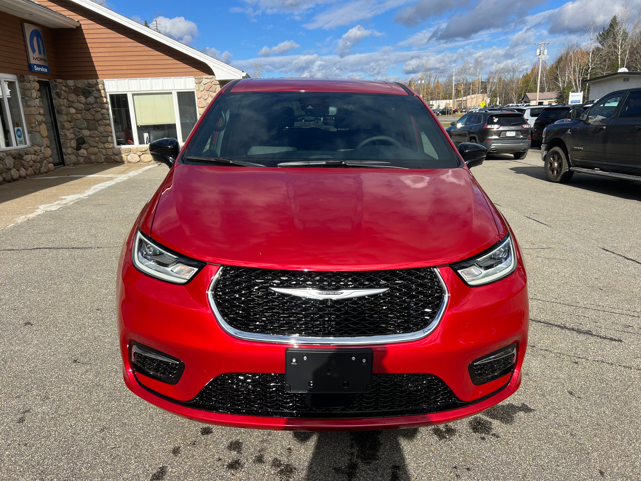New 2026 Chrysler Pacifica Select AWD/4WD image 2