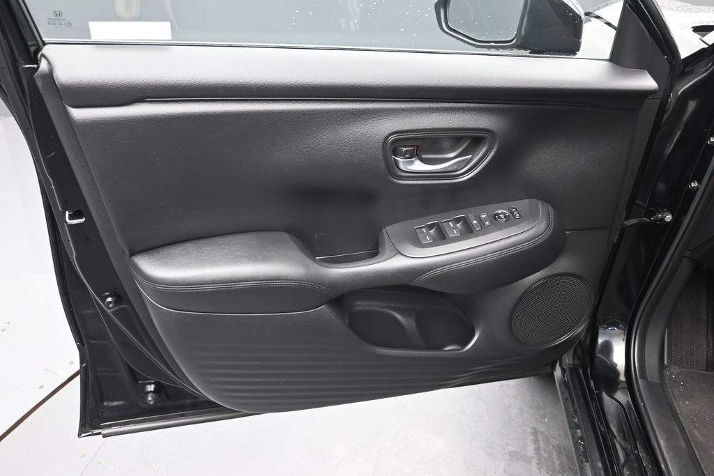 Used 2023 Honda HR-V LX image 11