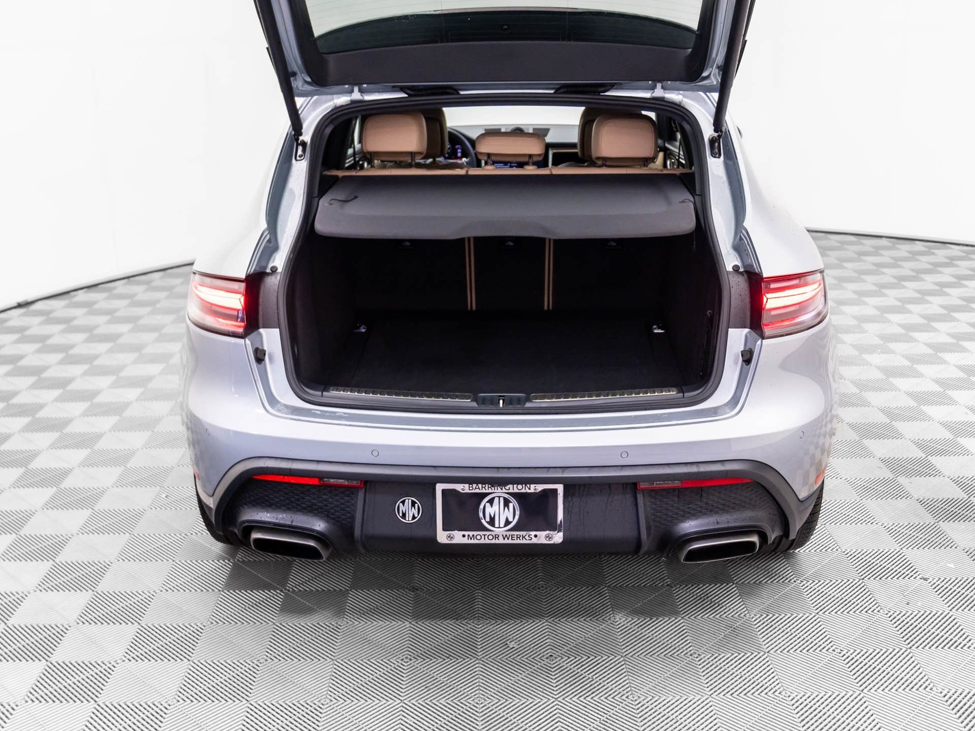 Certified 2025 Porsche Macan image 27