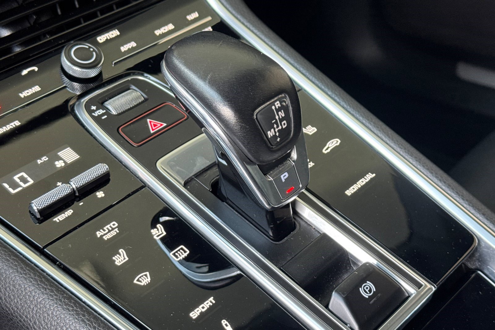 Used 2018 Porsche Panamera 4 image 21