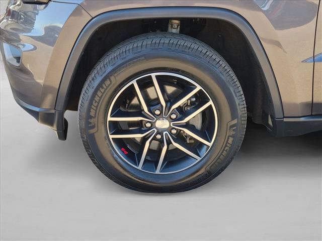Used 2017 Jeep Grand Cherokee Trailhawk AWD/4WD image 9