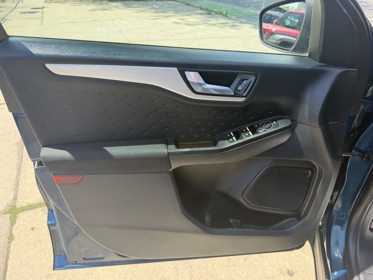 Used 2020 Ford Escape SE FWD image 9