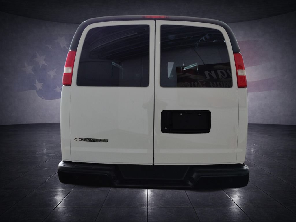 Used 2019 Chevrolet Express 2500 w/ Driver Convenience Package RWD image 4