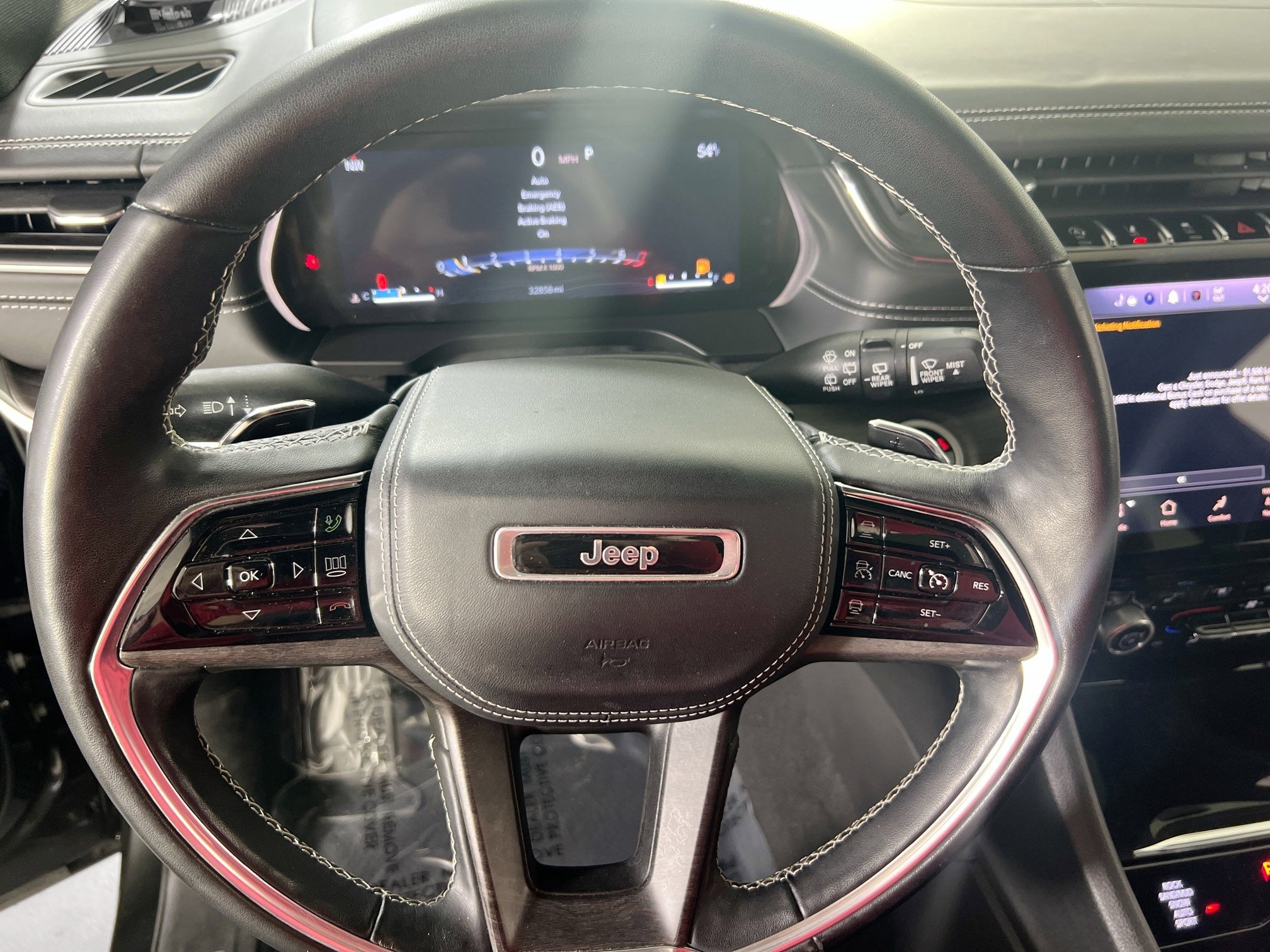 Used 2022 Jeep Grand Cherokee Overland AWD/4WD image 11