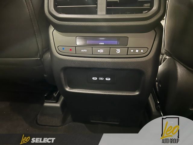 Used 2025 Honda Pilot EX-L image 11
