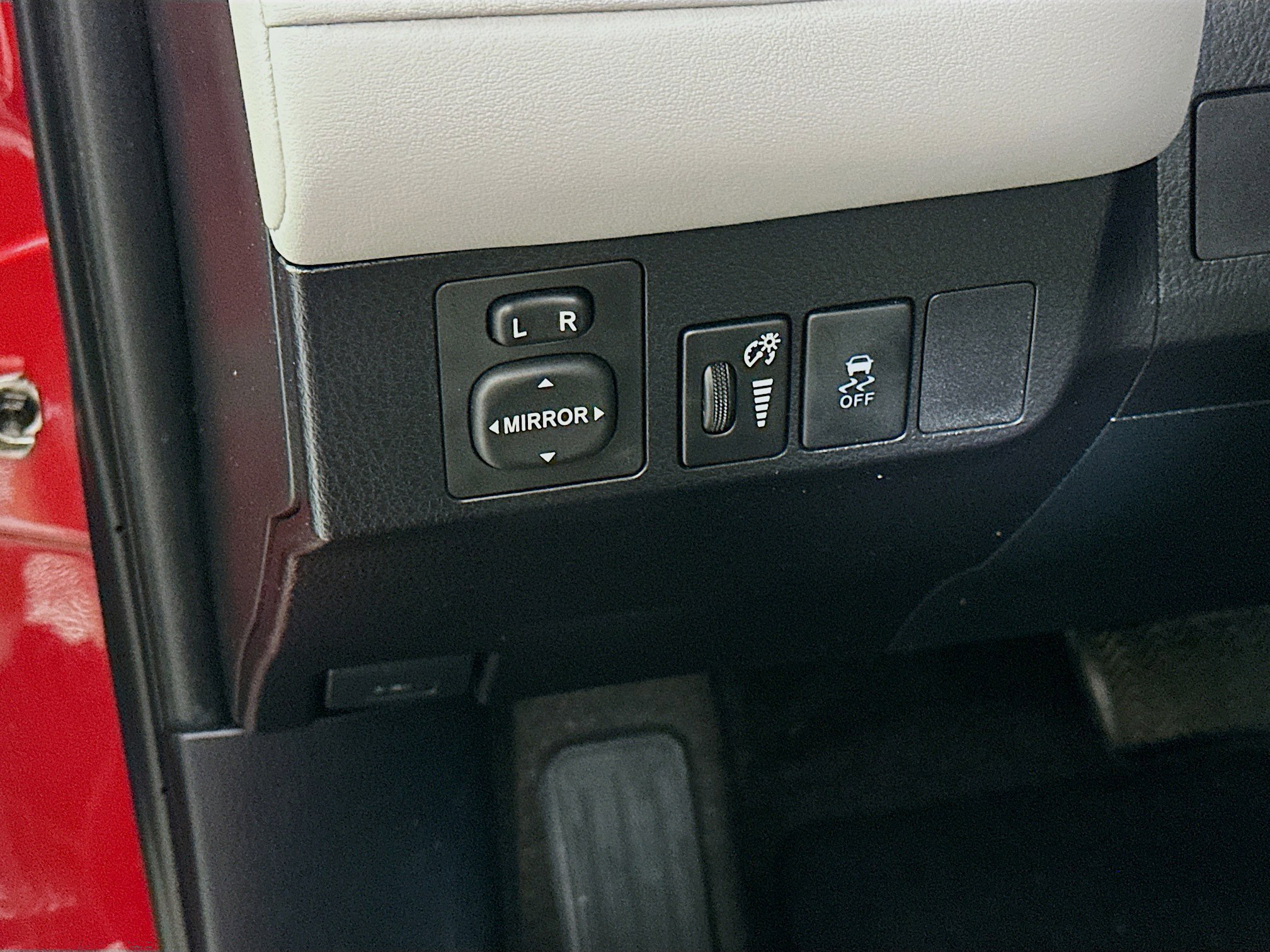 Used 2015 Toyota RAV4 XLE FWD image 16