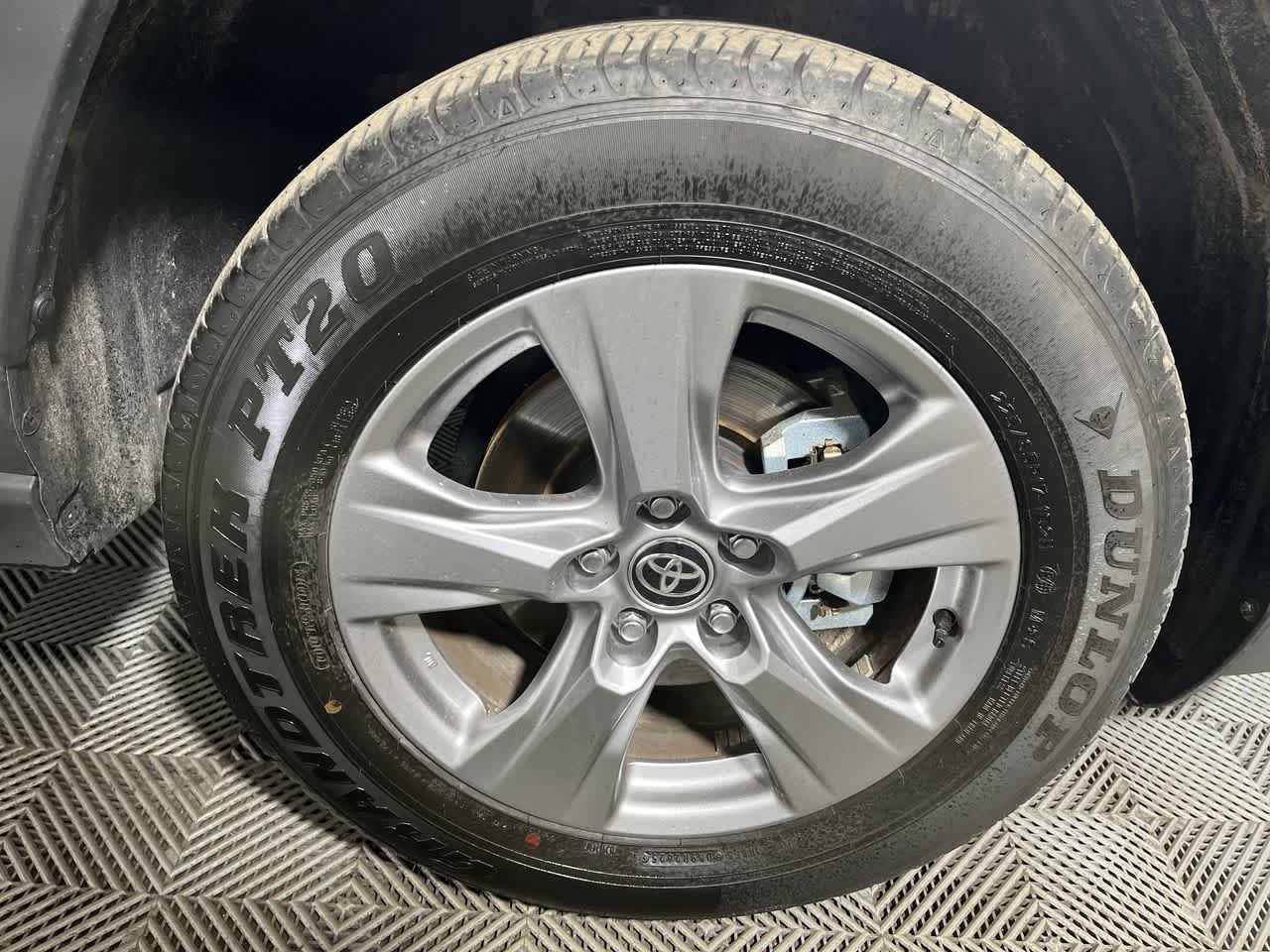 Used 2025 Toyota RAV4 LE AWD/4WD image 10
