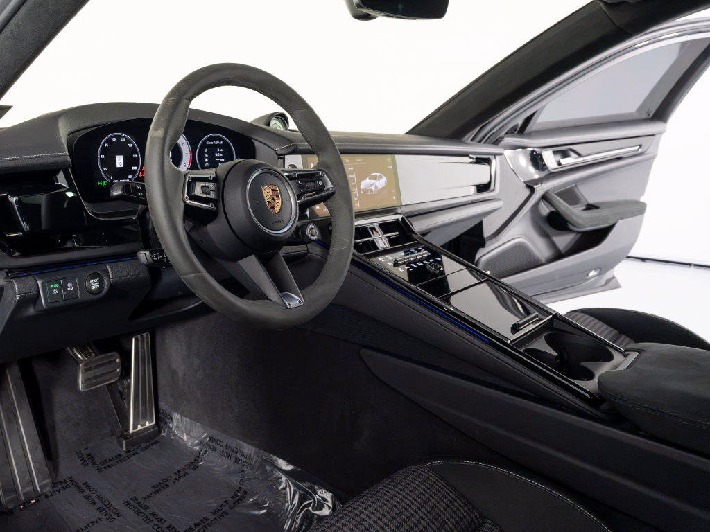 Certified 2025 Porsche Panamera GTS AWD/4WD image 4