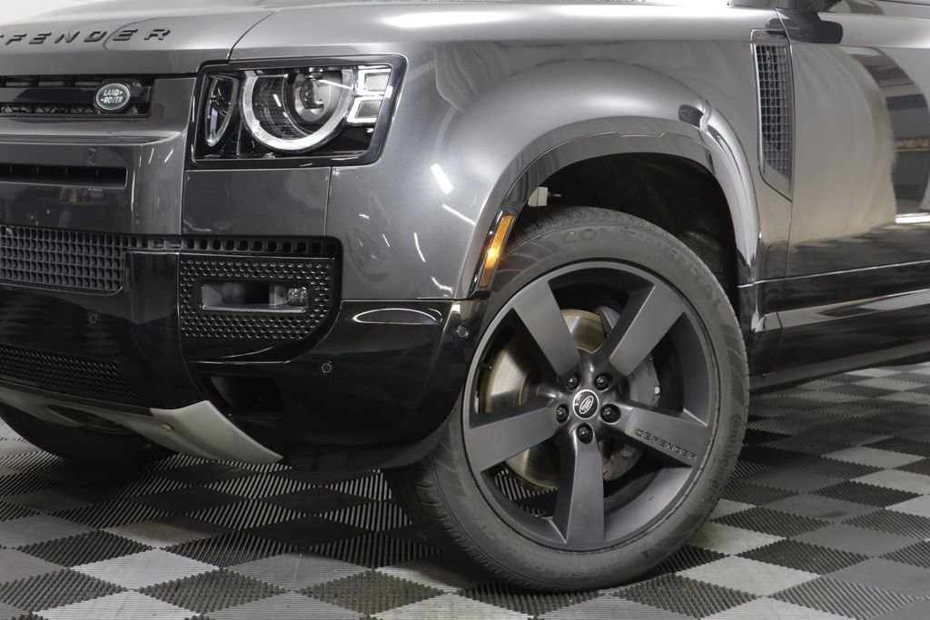 Used 2024 Land Rover Defender 130 X-Dynamic SE image 3