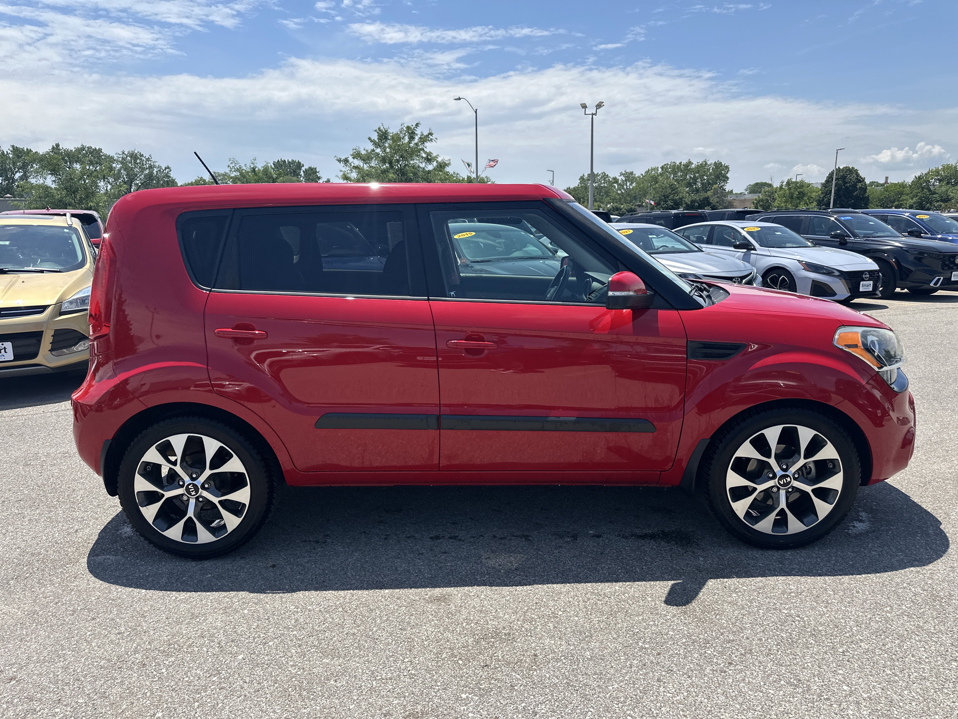 Used 2012 Kia Soul ! FWD image 3