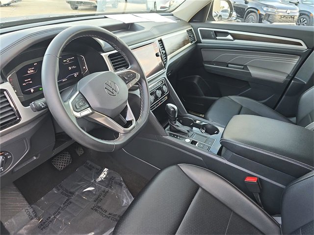 Used 2022 Volkswagen Atlas SE w/ Black Wheel Package image 17