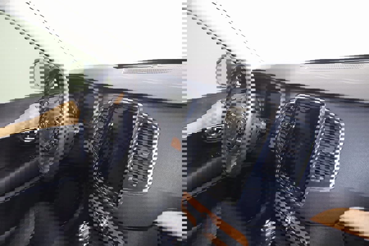 Used 2022 Volvo XC90 T6 Momentum w/ Climate Package image 46