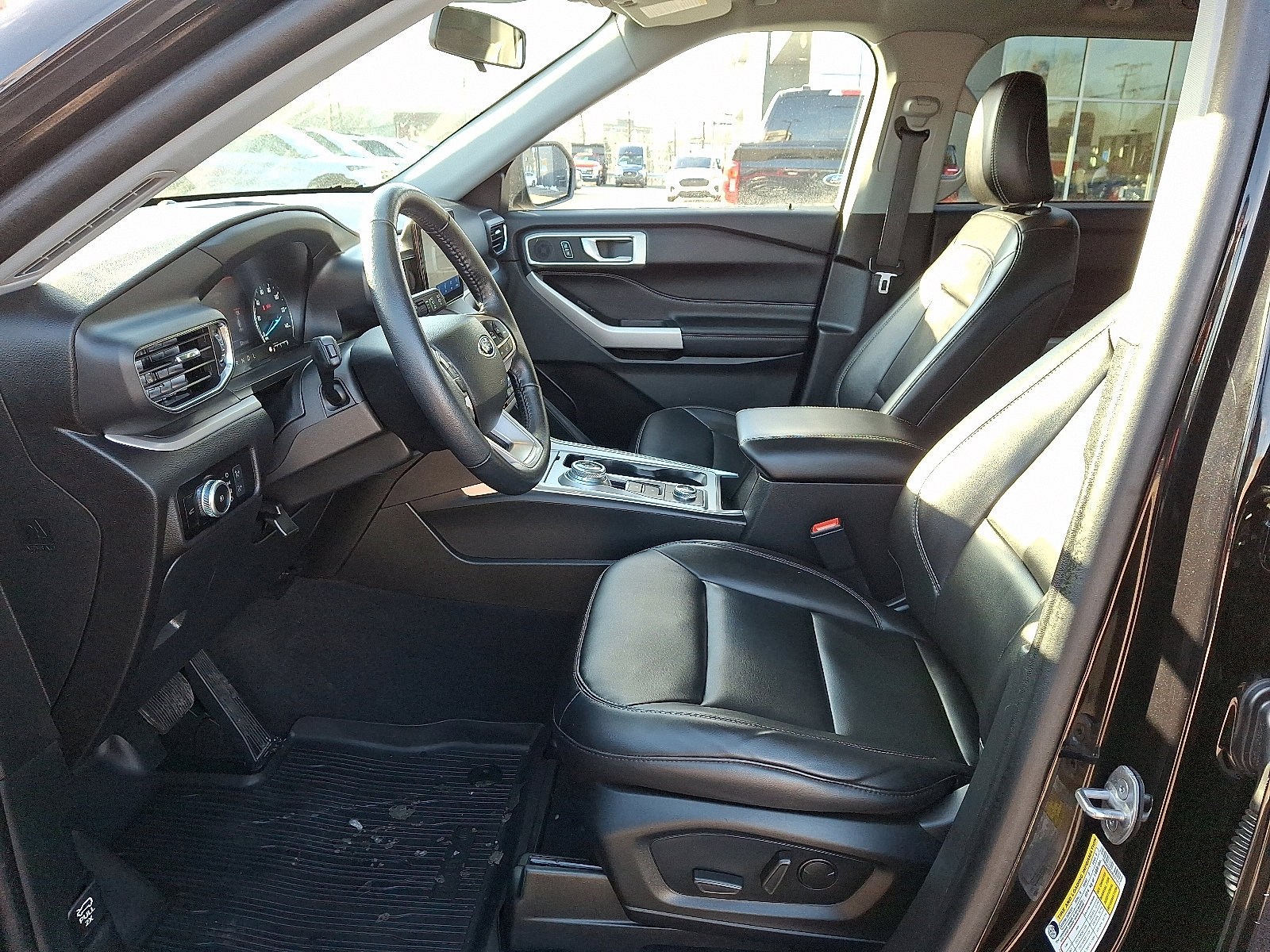 Used 2022 Ford Explorer XLT w/ Equipment Group 202A image 14